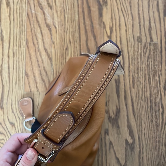 Dooney & Bourke tan leather shoulder bag - Picture 7 of 7